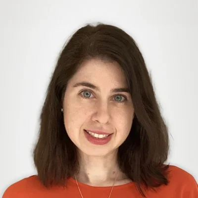 A headshot photo of Amy Herskovits Avshalumov, a dentist at Brooklyn Smile & Dental Implants